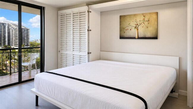 Photo - 540 Brickell Key Dr Unit 813