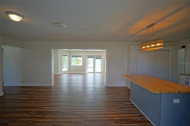 Photo - 7325 10th St N