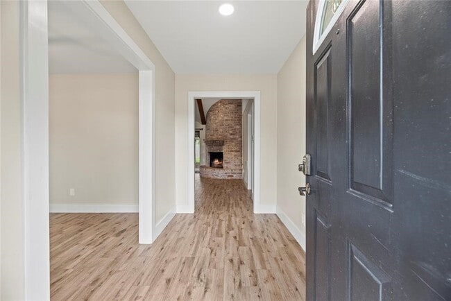 Photo - 2219 Briarview Dr