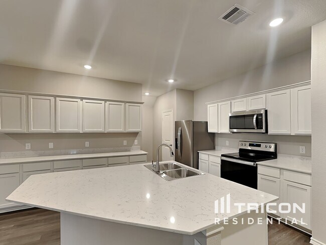 Photo - 636 Excelsior Dr