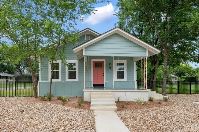 Building Photo - 610 W 10th St Rental