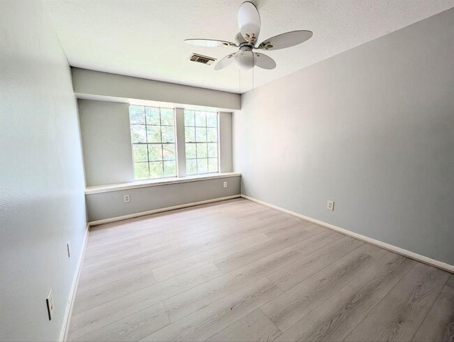 Photo - 4521 Stonebridge Dr