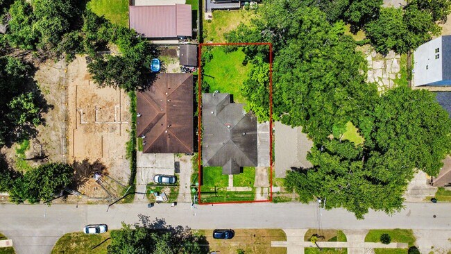 Photo - 3214 Tuam St