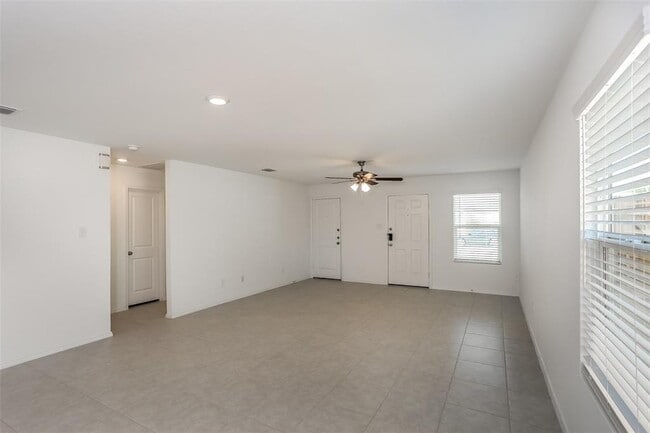 Photo - 807 Savona Pl