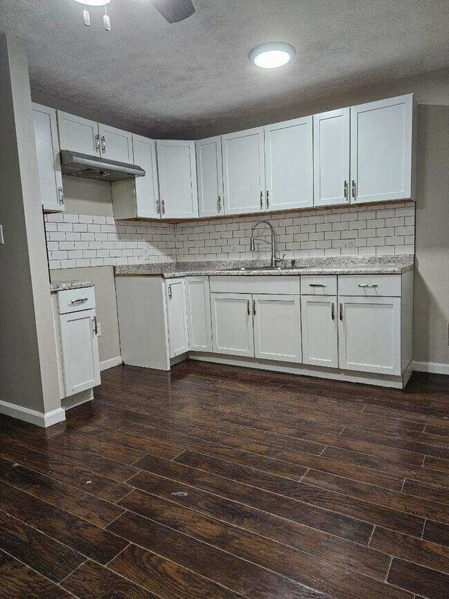 Photo - 3 bed 1 bath home for rent!