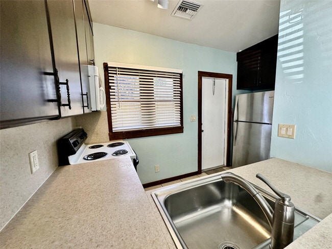 Photo - 11 SW 11th Ave