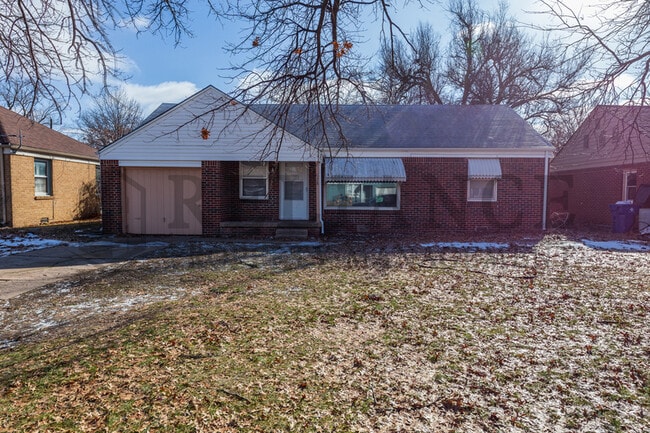 Building Photo - 628 S Mission Rd