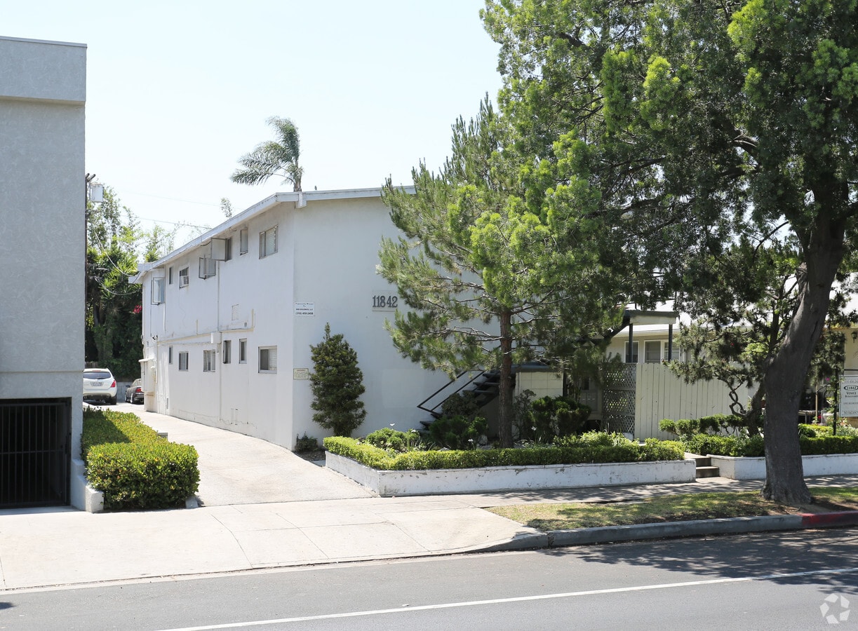 11842 Venice Blvd - 11842 Venice Blvd