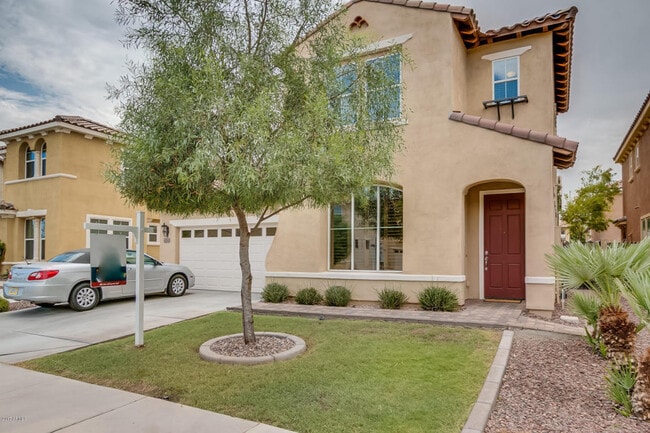 Photo - GREAT LOCATION!  Fabulous move-in ready 5 bed /3 bath home in south Tempe