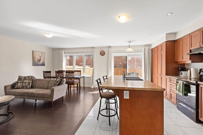 Photo - 33 Kilmarnock Cres Unit SI ID1504534P