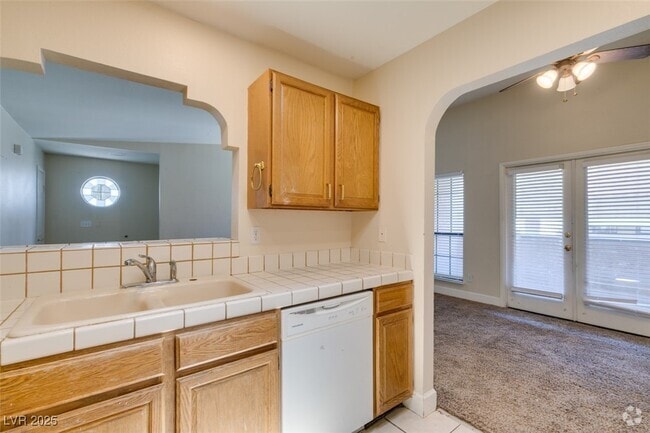 Building Photo - 1751 E Reno Ave Unit 201 Rental