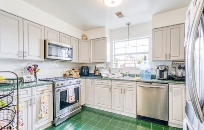 1614 Clinton St Unit 2