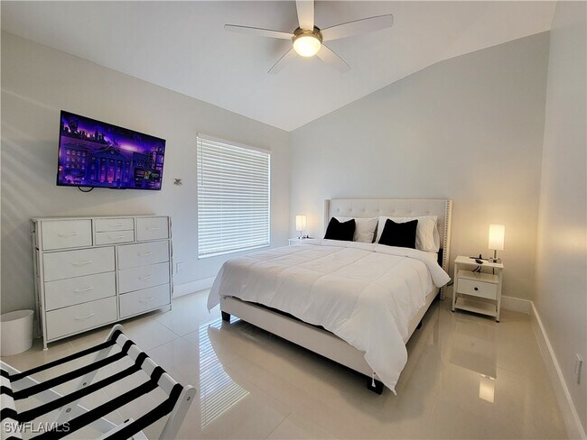 Photo - 237 SW 47th St