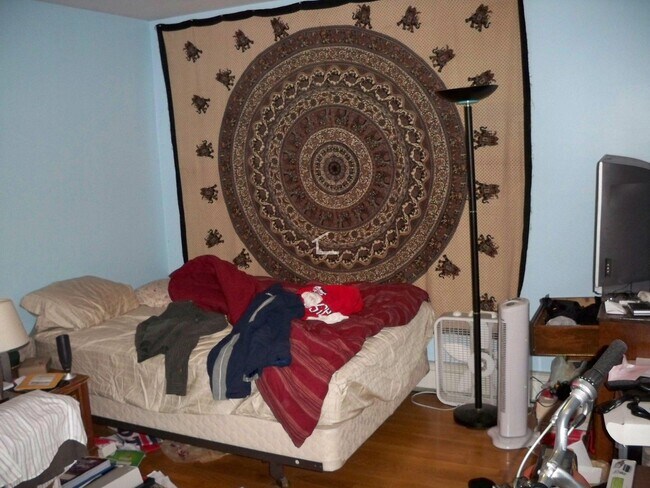 Photo - 2BR 1Bth unit. Great location! Easy access to Mass Pike.  Outdoor deck!