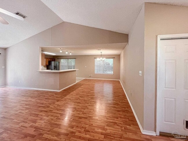 Photo - 902 Catskill Ln