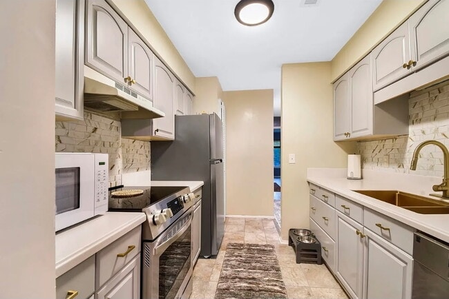 Building Photo - 101 Vista Lagoon Ct Unit Vista Lagoon