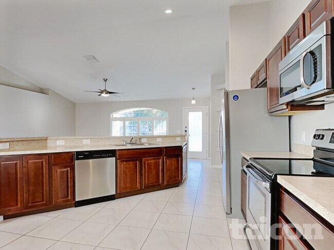 Photo - 2099 Godfrey Ave