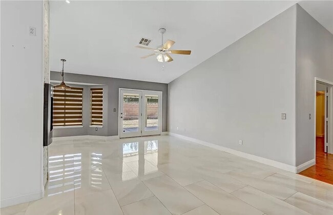 Photo - 8217 Gillette St