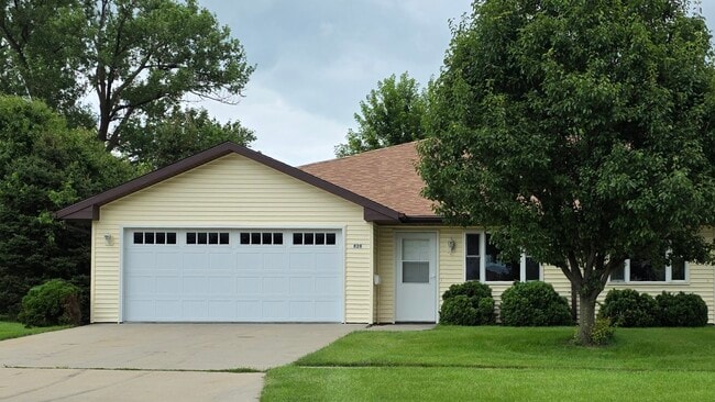 Photo - 828 State St Townhome