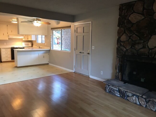 Photo - Great 2 bed 1 bath condo available for fall move in!