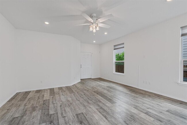 Photo - 305 Los Cobos Ln