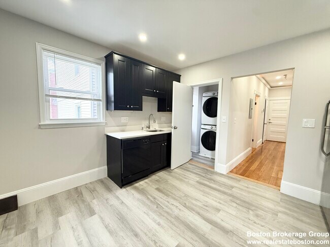 71 Saxton St