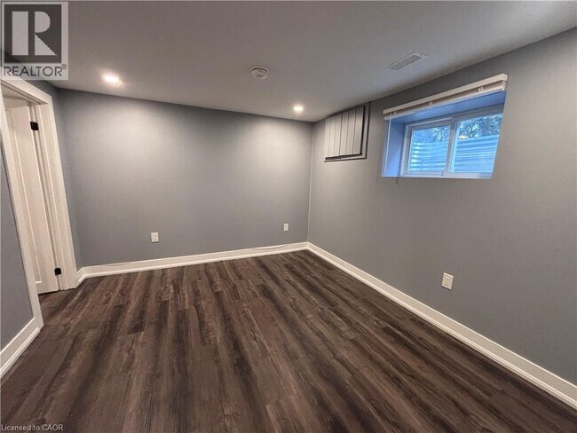 Photo - 185 Bonaventure Dr