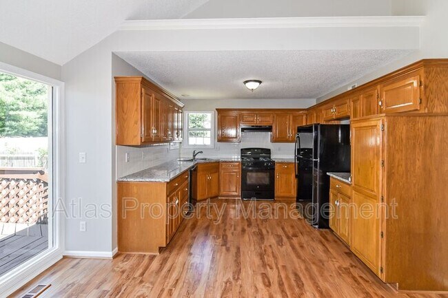 Photo - 812 NE Colleen Dr