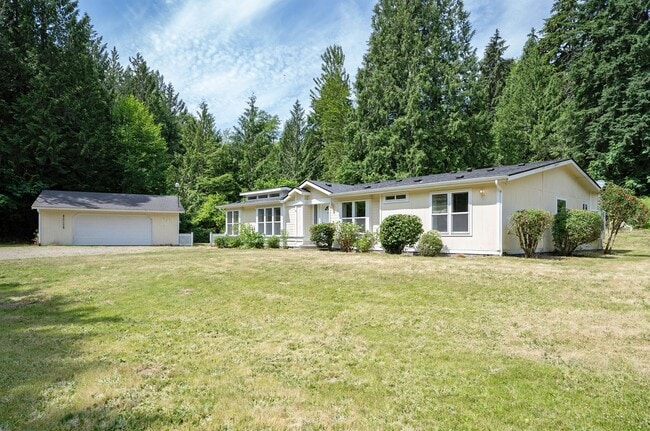 Photo - 3-Bedroom Gig Harbor Retreat with Private Setting and Modern Comforts