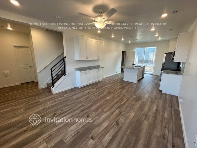 Photo - 322 N Broadway Dr