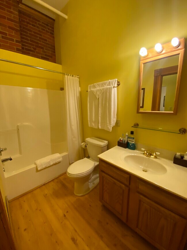 Photo - 1401 Greenup Ave Unit 2