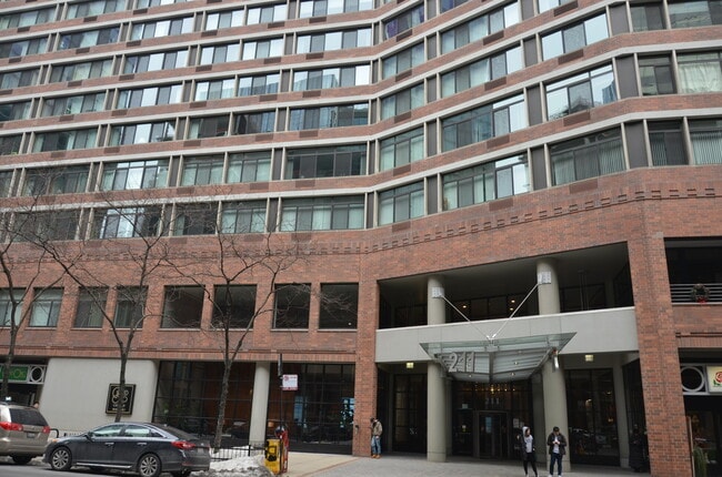 Photo - 211 E Ohio St Unidad 713