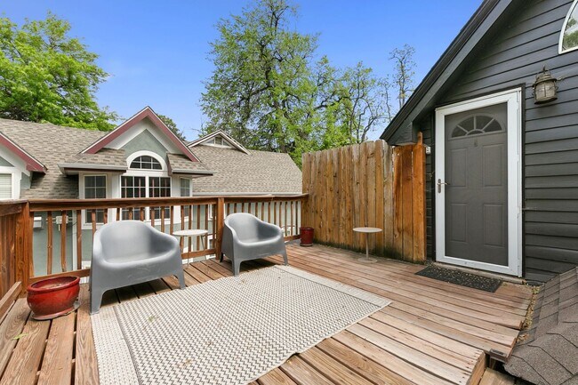 Photo - 424 W Oak St Unit Loft