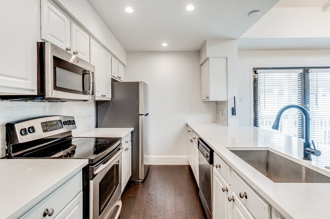 Photo - 5932 Sandhurst Ln Unit 214