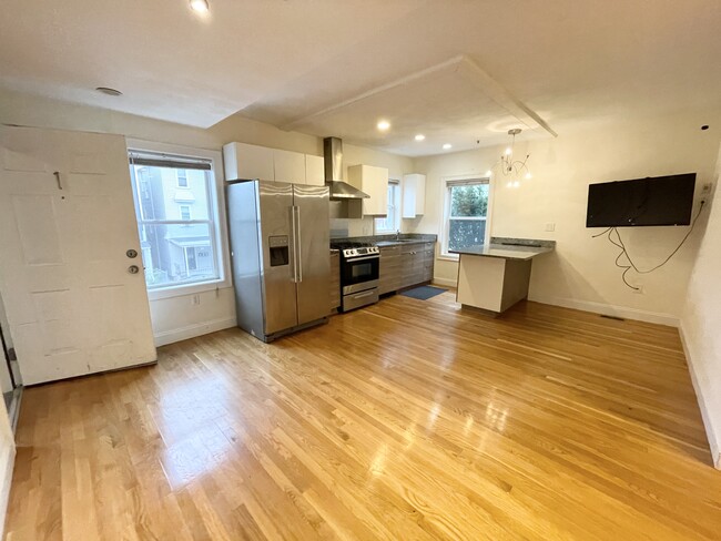 128 Hillside St Unit 1