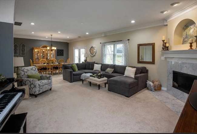 Photo - 212 Walter St