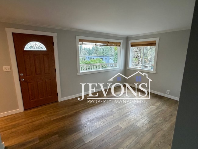 Building Photo - Spacious Single-Family Home on Elevated Corner Lot Near Seattle & Burien