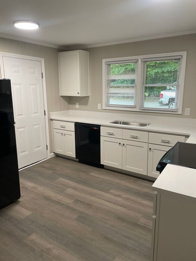 Photo - 1447 Marne St