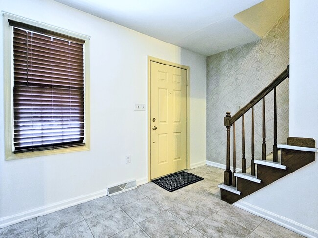 Photo - 160 Northwood Ct