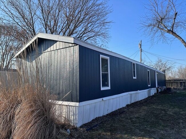 3 Bed 2 Bath Home in Manhattan, KS - 3 Bed 2 Bath Home in Manhattan, KS