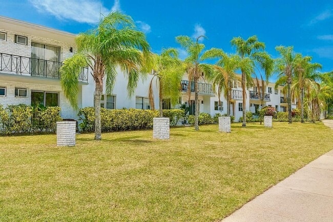 Building Photo - 6150 SW 37th St Unit 1-20
