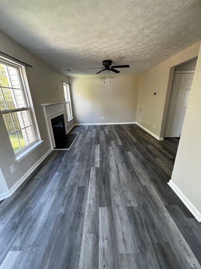Photo - Newly renovated 3 bed/ 2.5 bath near Nasvh...