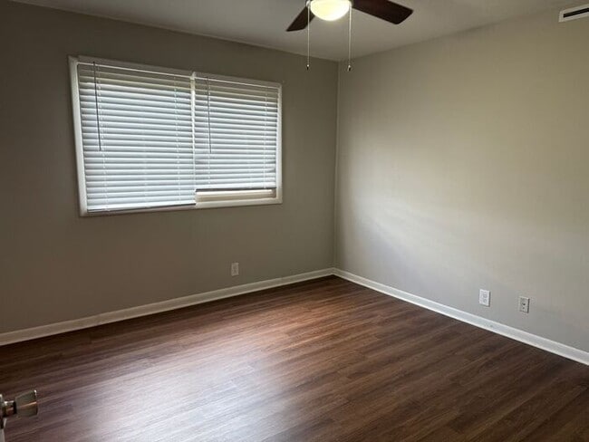 Photo - Remodeled 1 Bedroom Apartment!!! Walk to the Square or Steps from Sumner Regional Hospital