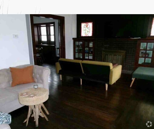 Building Photo - 829 Elmore Ave Rental