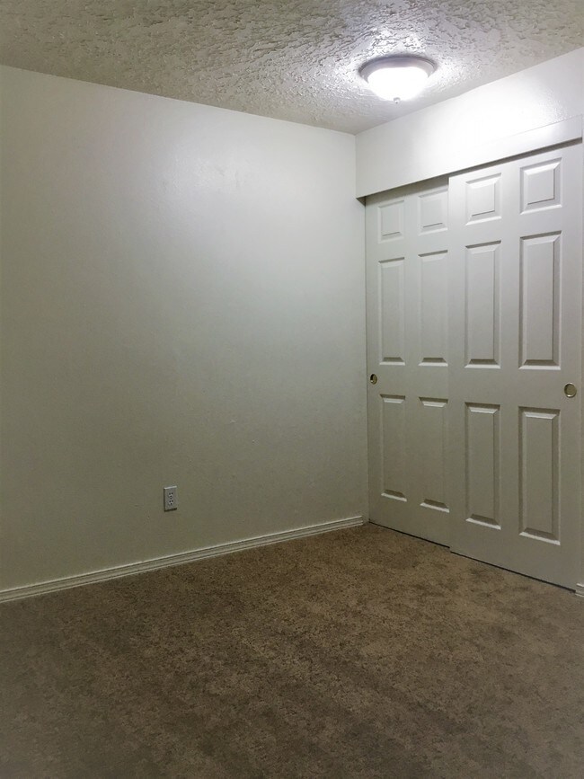 Building Photo - Hidden Villa Rental