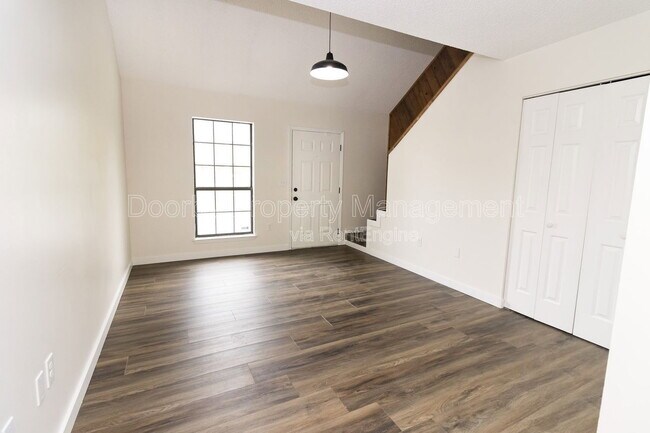 Photo - 1118 McBrien Rd