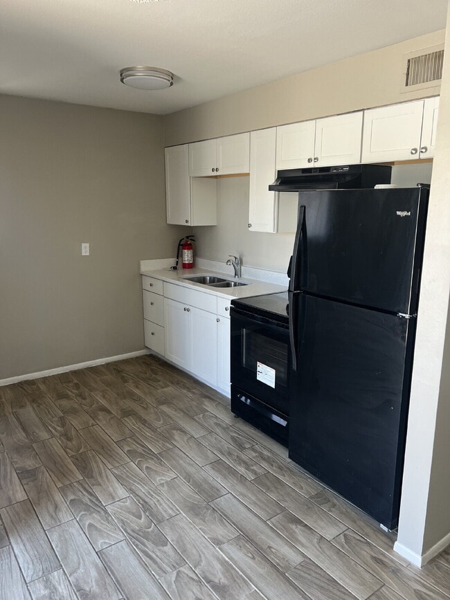 Building Photo - North Phoenix Updated Rental Unit 1