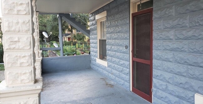 Photo - 666 W Robinson St