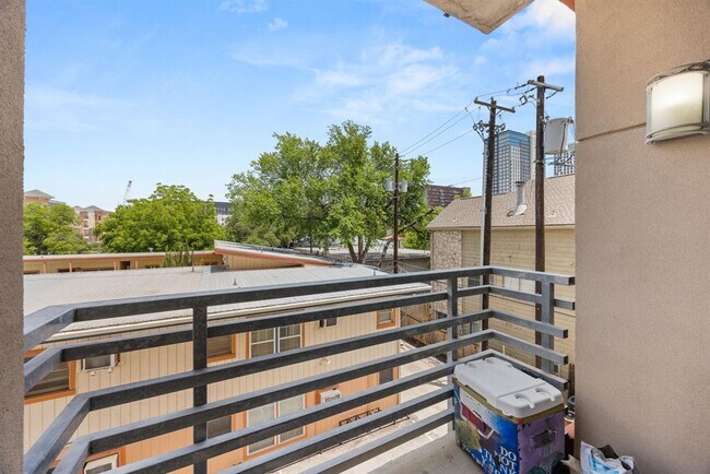 Photo - 711 W 26th St Unit 303
