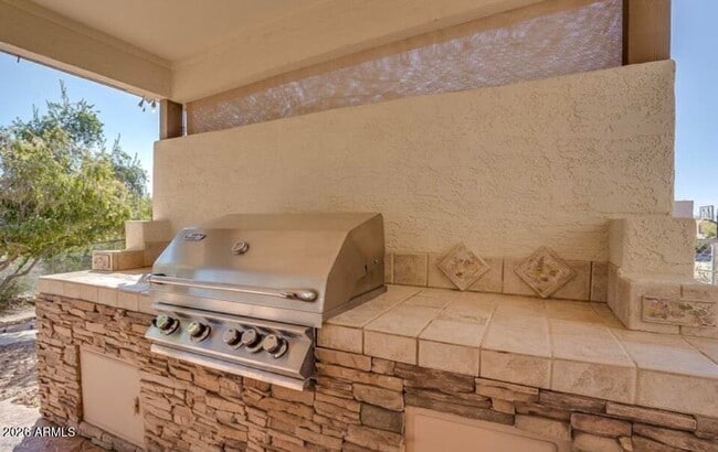6121 E Milton Dr